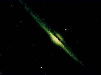 Спиральная галактика, видимая с ребра